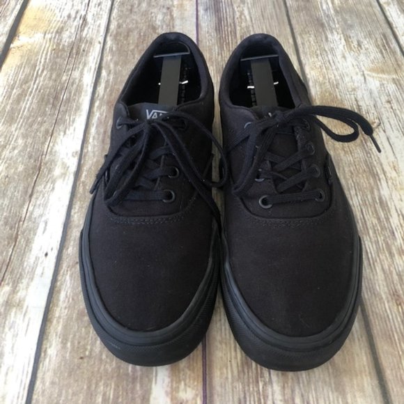 Vans Shoes - VANS BLACK LOW TOP SNEAKER SIZE 9